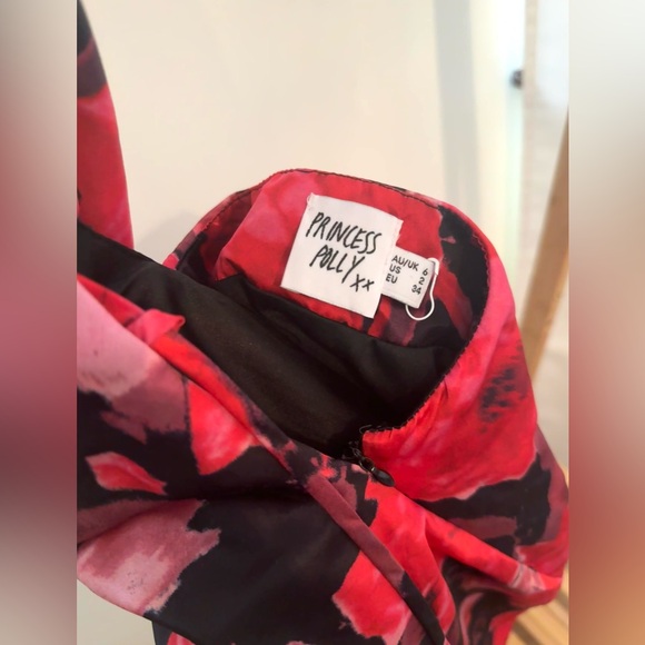 Princess Polly Red Roses Satin Mini Dress - Picture 4 of 4